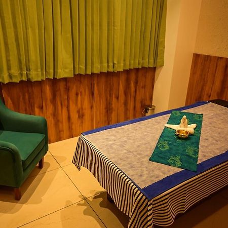 Emerald Clarks Inn Suites Mysore Exteriör bild