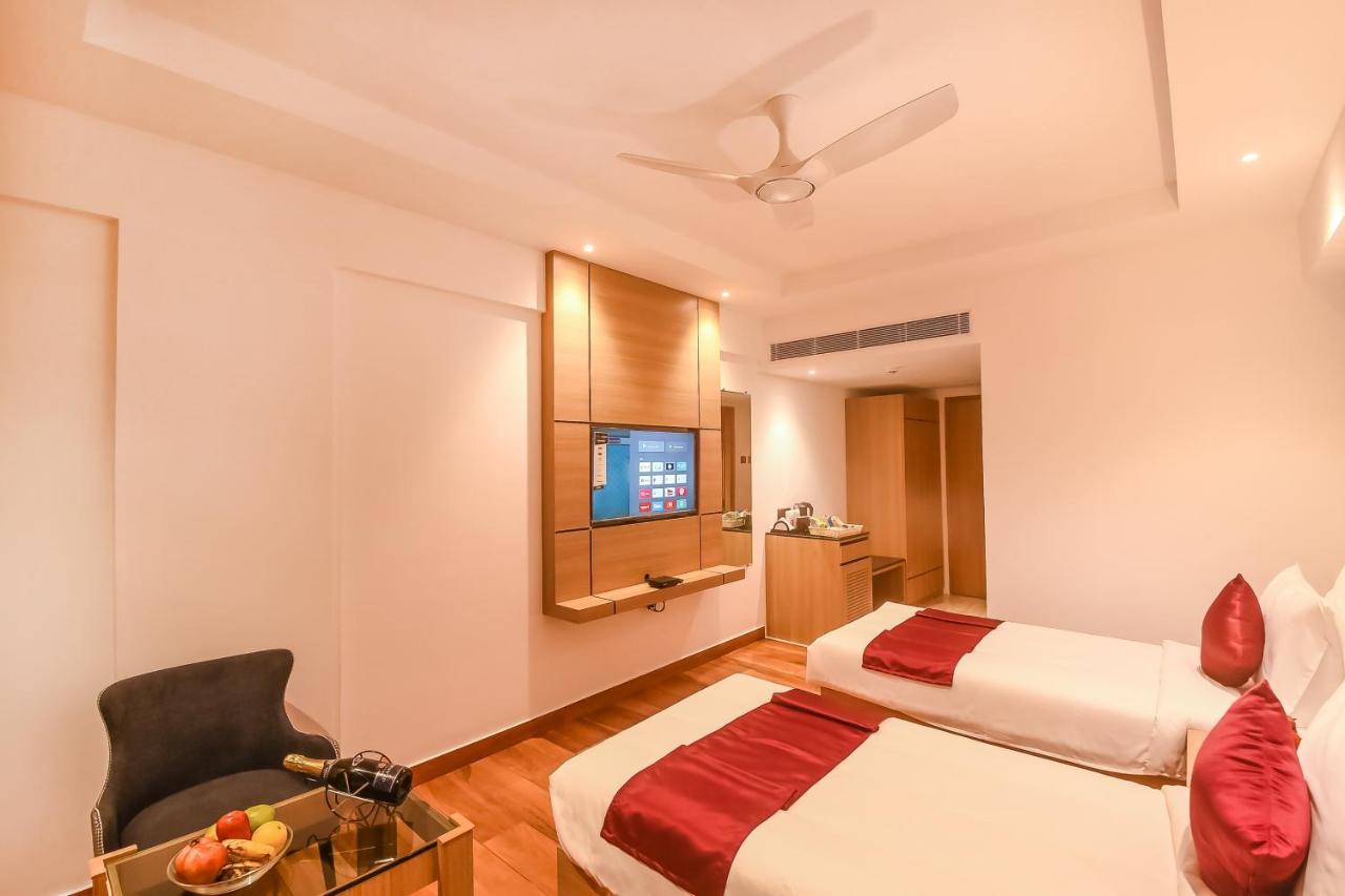 Emerald Clarks Inn Suites Mysore Exteriör bild