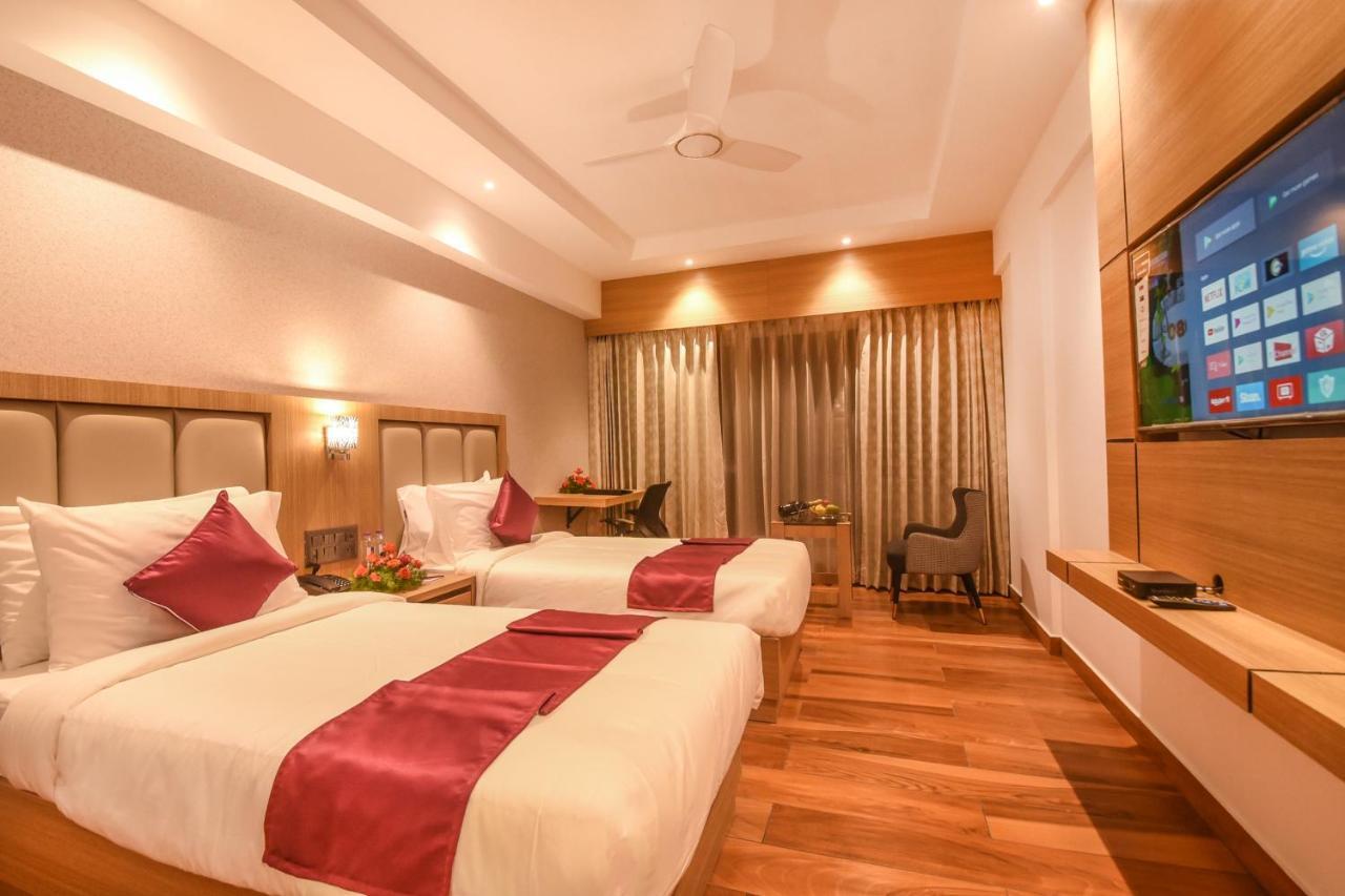 Emerald Clarks Inn Suites Mysore Exteriör bild