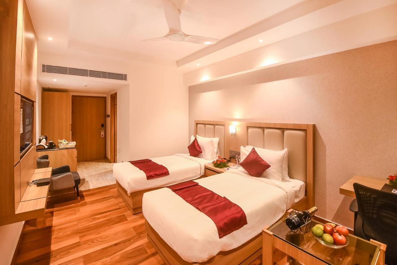 Emerald Clarks Inn Suites Mysore Exteriör bild