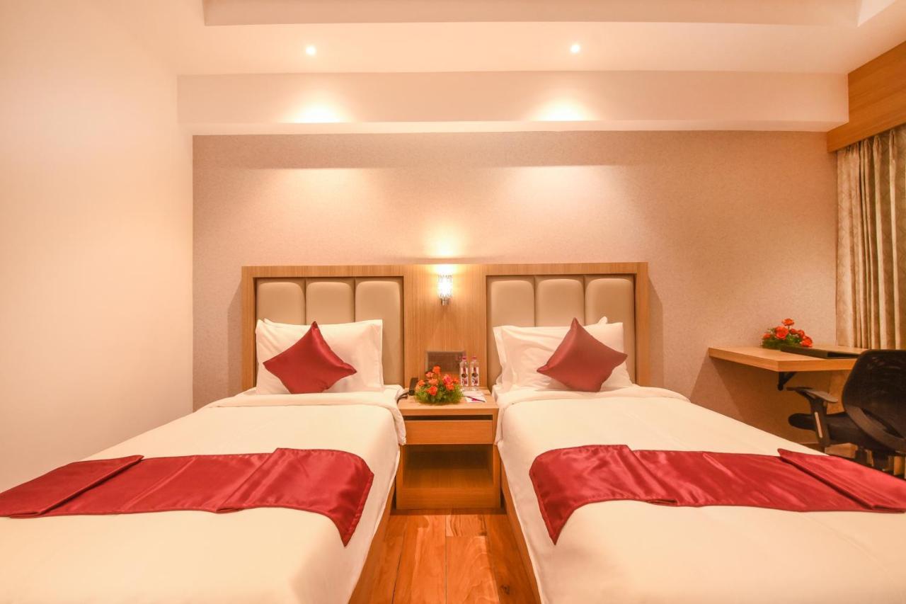 Emerald Clarks Inn Suites Mysore Exteriör bild