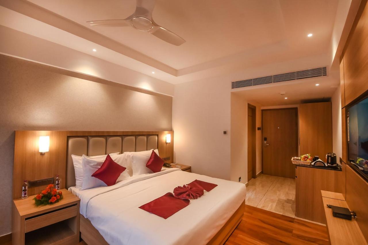 Emerald Clarks Inn Suites Mysore Exteriör bild