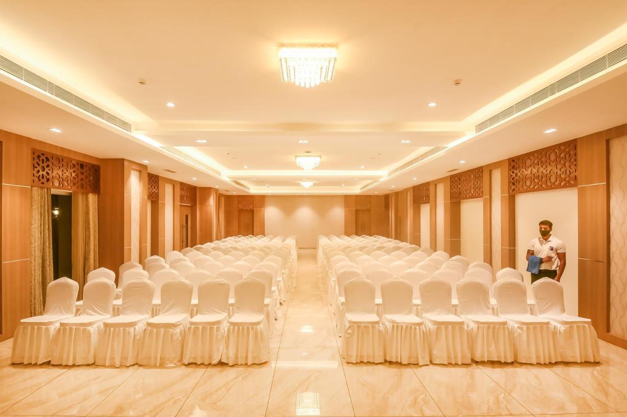 Emerald Clarks Inn Suites Mysore Exteriör bild