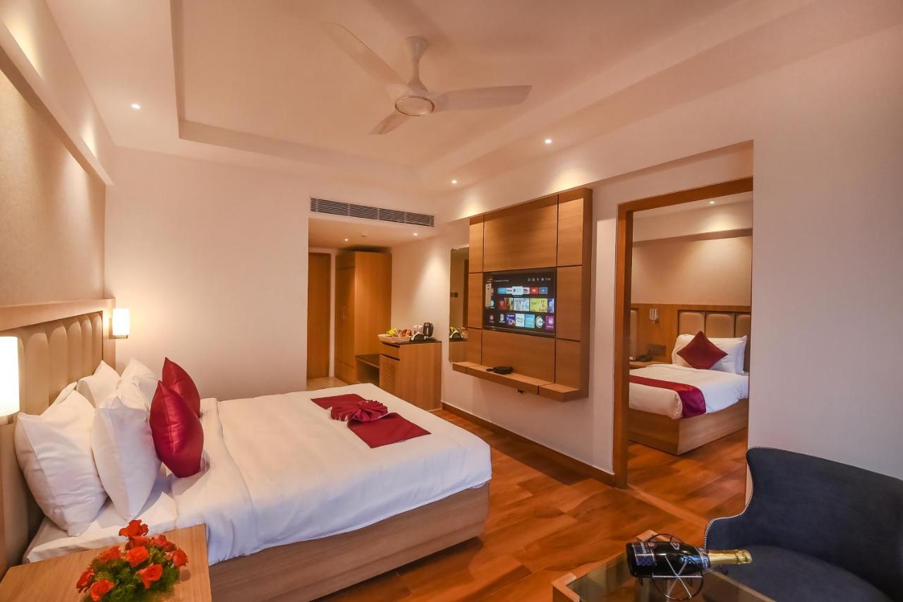Emerald Clarks Inn Suites Mysore Exteriör bild