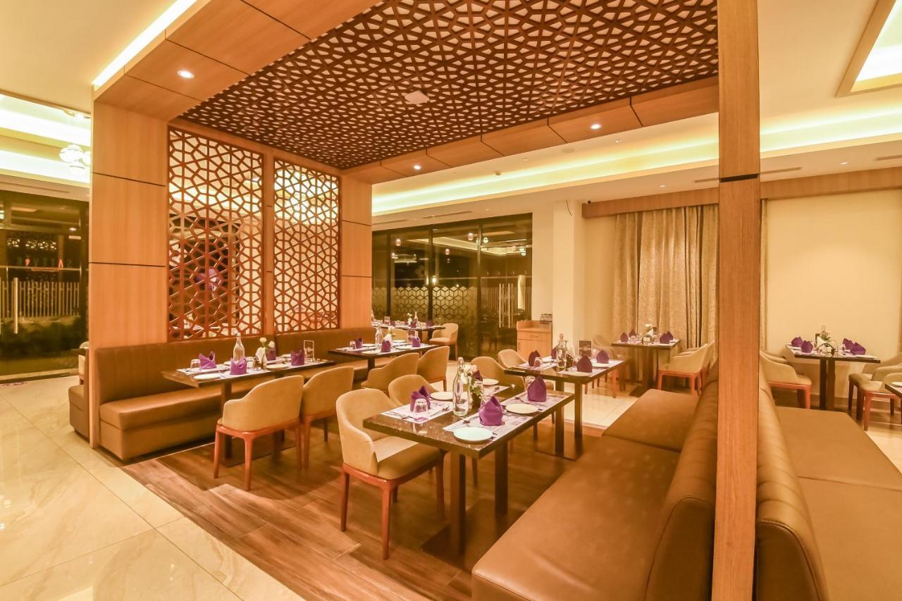 Emerald Clarks Inn Suites Mysore Exteriör bild