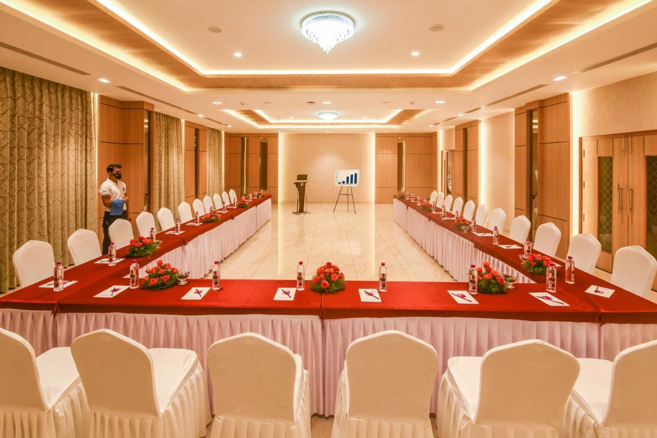 Emerald Clarks Inn Suites Mysore Exteriör bild