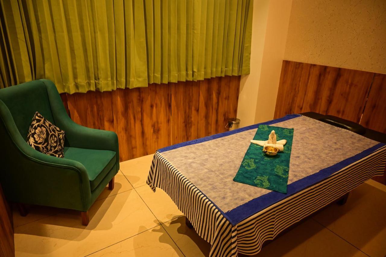 Emerald Clarks Inn Suites Mysore Exteriör bild